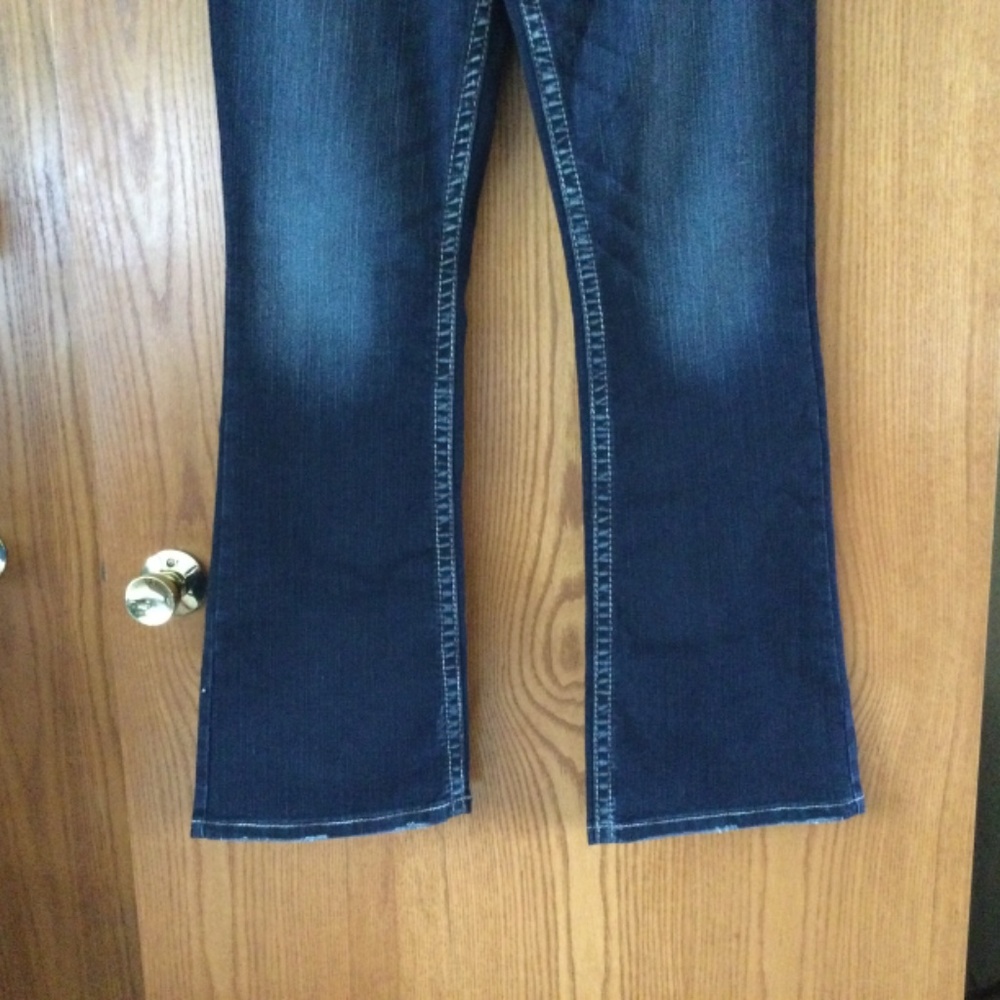 Silver Jeans - Picture 3 of 9